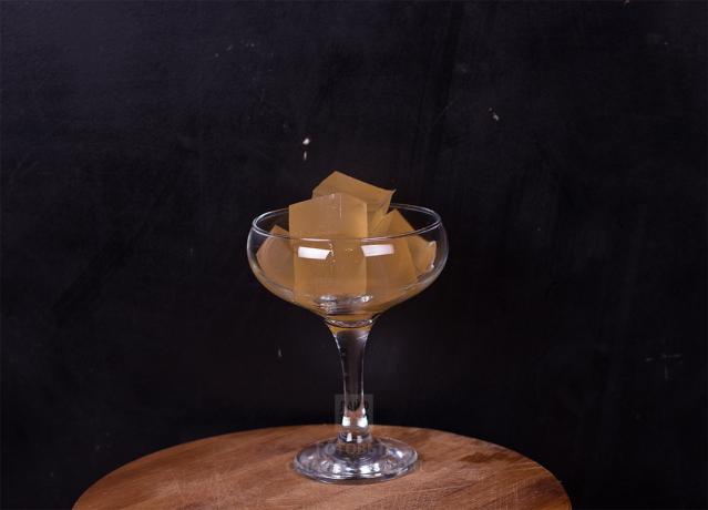 Champagne cocktails. Champagne jelly: Serving
