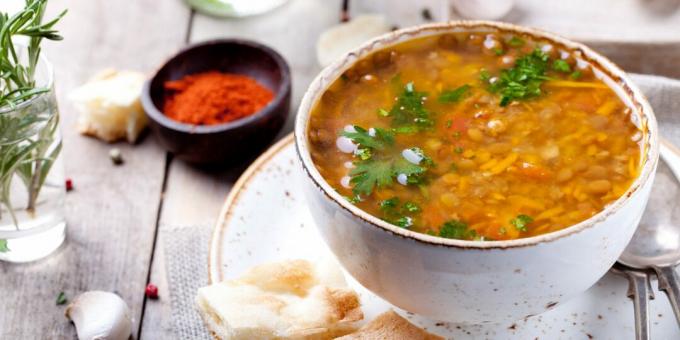 Lentil soup with bell pepper and spices