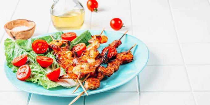 Grilled shrimp in tomato marinade