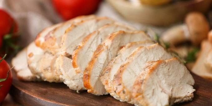 Turkey breast baked with white wine and thyme
