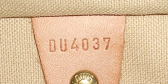 Original and fake Louis Vuitton handbags: inside must be stamped serial number