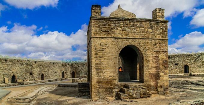 Rest in Azerbaijan Ateshgah temple