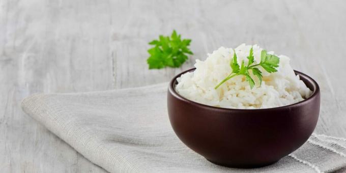 Boiled rice with garlic