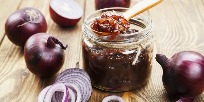 Onion jam with thyme, caraway seeds, white wine and balsamic vinegar