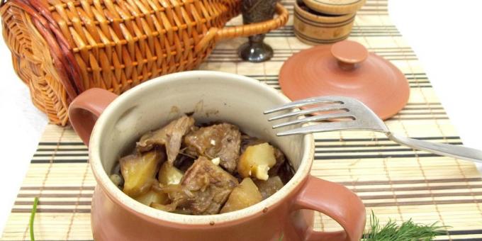 How to cook the meat in the oven: Roast lamb in the pot 
