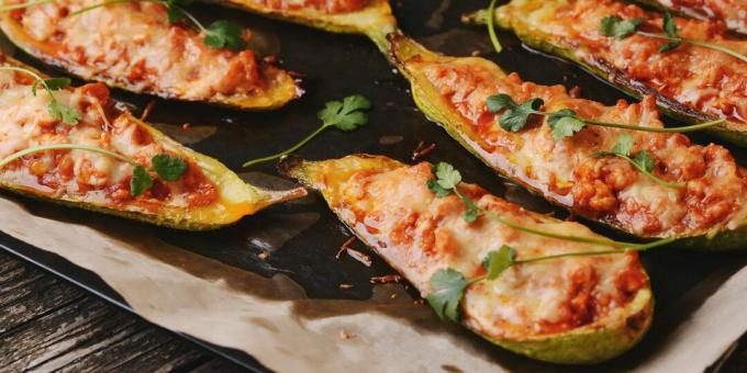 Zucchini boats with chicken and tomato sauce