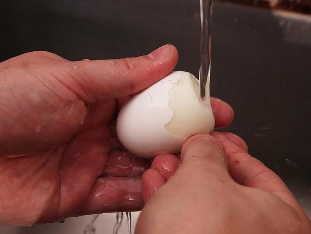 How to properly clean the eggs