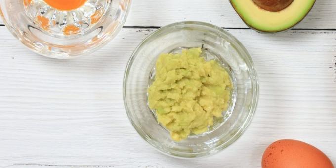 Face mask based on avocados and eggs