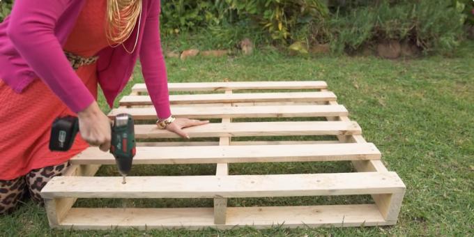 Drill in extreme pallet boards with six holes