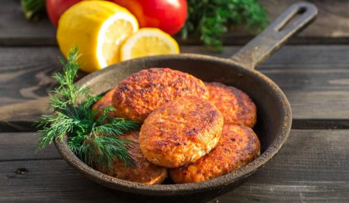 Flourless fish cakes with vegetables