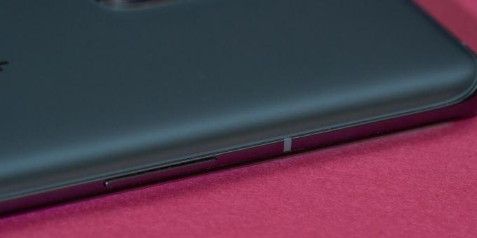 OnePlus 9 Pro: Dual volume rocker on the left side