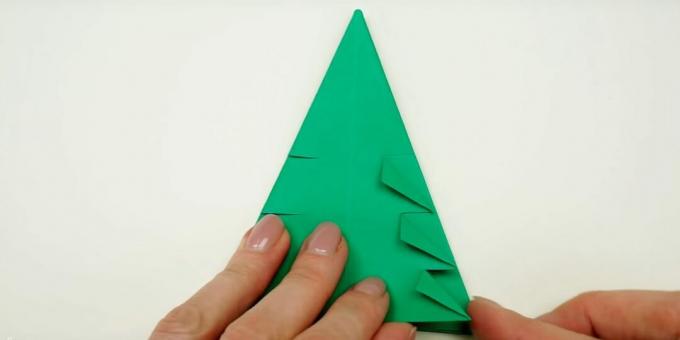DIY Christmas tree: bend the corners
