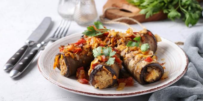 Eggplant rolls with chicken and vegetables in the oven