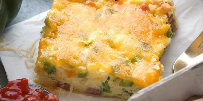 How to cook eggs in the oven: frittata with ham and pepper