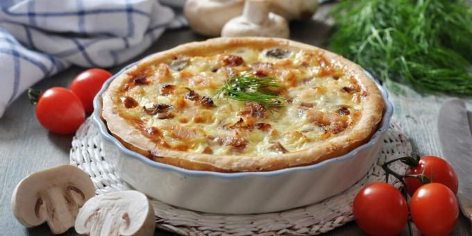 Quiche with chicken and mushrooms