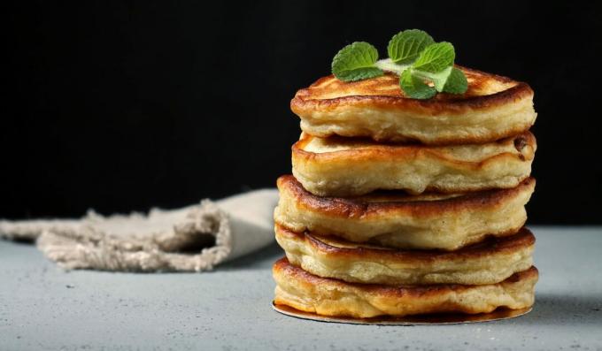 Sugar-free apple and raisin pancakes