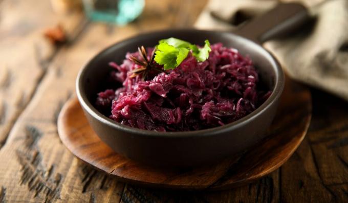 Chinese style red cabbage stew