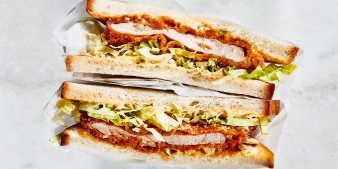 Recipe sandwich with spicy crispy chicken and cucumber sauce