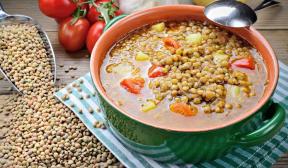 Tomato soup with lentils and potatoes