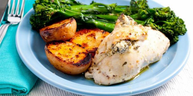 Chicken fillet stuffed with cottage cheese and herbs: a simple recipe