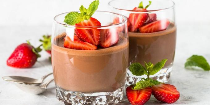 Chocolate curd mousse with gelatin