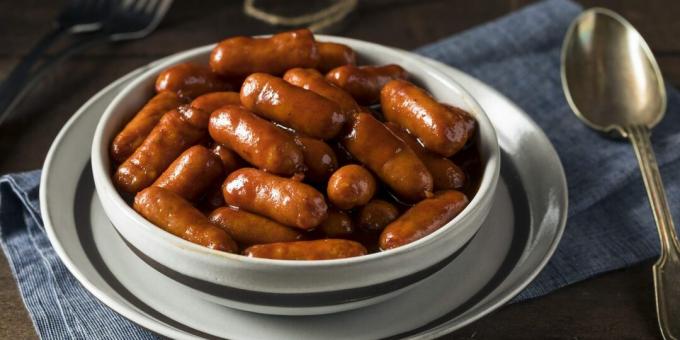 Sausages in tomato BBQ sauce
