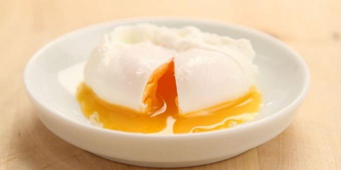 Poached egg in multivarka