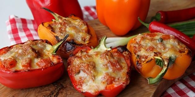 Stuffed peppers with tuna and tomatoes