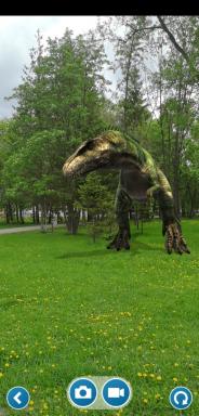 Jurassic World Alive - like Pokémon GO, but with dinosaurs