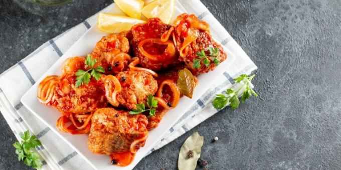 Fish stewed in tomato sauce