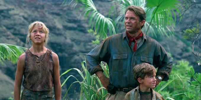 A scene from the jungle movie "Jurassic Park"