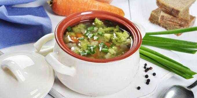 Lean soup with beans, broccoli and mushrooms