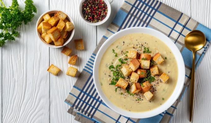 Cream cheese soup with vegetables and soy sauce