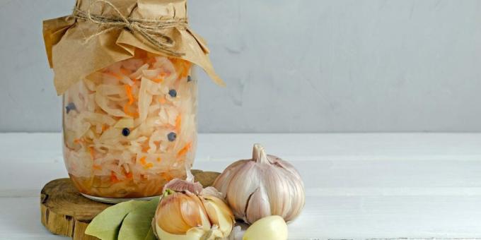 Cabbage and carrot salad for the winter