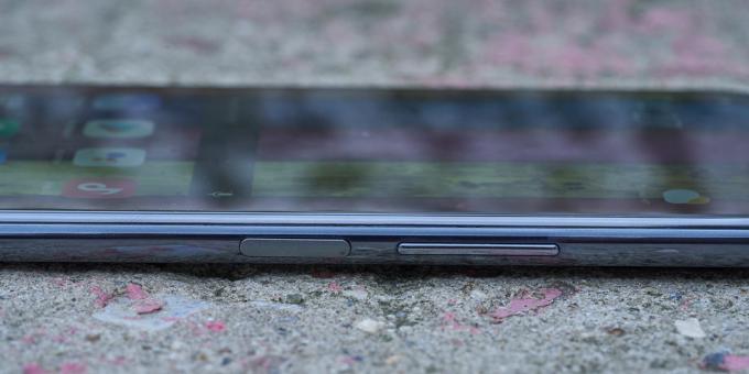 Side panel of the smartphone Xiaomi Mi 11 Lite 