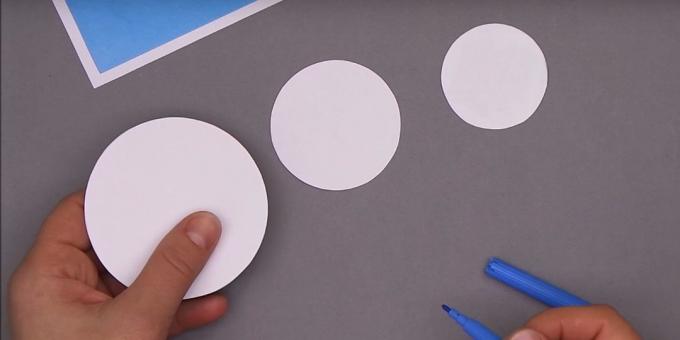 how to make a Christmas card: Cut circles