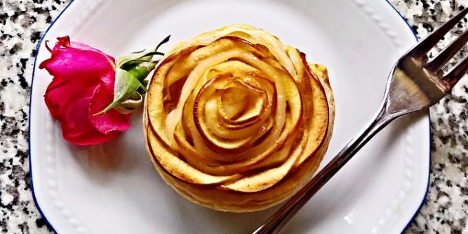 with a puff pastry: Roses with apple