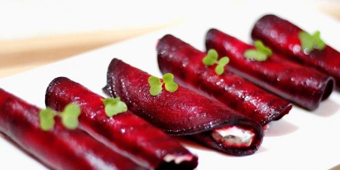 Beet rolls with spicy cheese filling