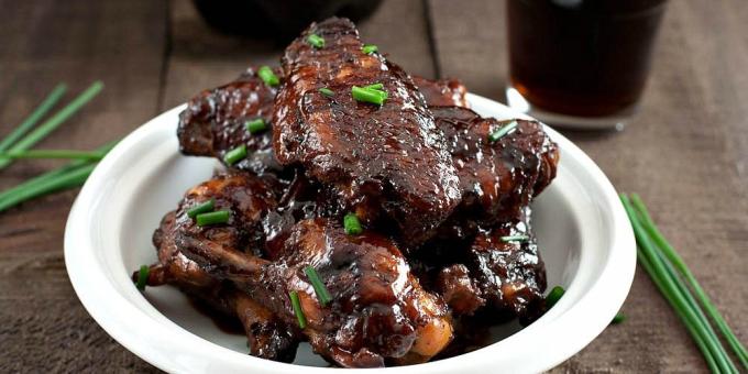 Chicken wings in soy sauce and cola