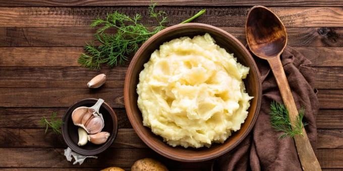 Mashed potatoes with cheese and garlic