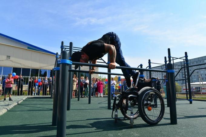 People with disabilities: Stanislav Burak athlete powerlifter