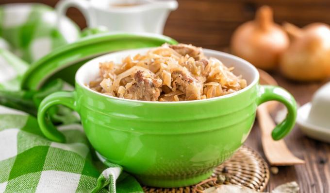 Stewed cabbage with pork