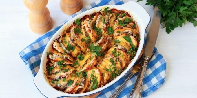 Pumpkin, baked in the oven with potatoes, onions and garlic cheese