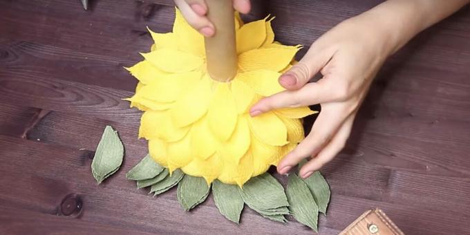 How to make a bouquet of candies with your own hands: glue the rest of the petals