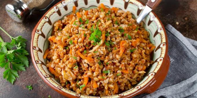 Buckwheat with minced meat in one bowl. Hassle-free dinner