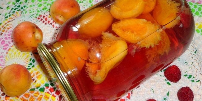 Compote of apricots and raspberries