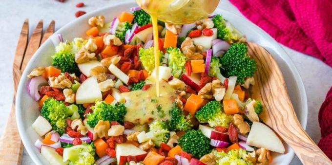 Salad of carrots, broccoli and apples with honey-mustard dressing