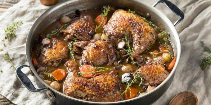 Baked chicken in red wine