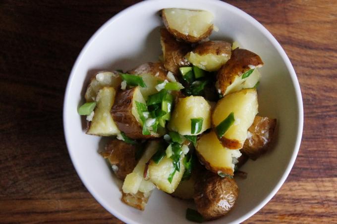 Potatoes with green onions and garlic