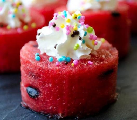 Dishes from watermelon. cupcakes